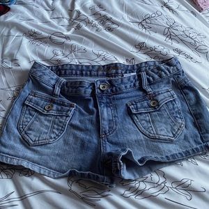 Size 7 mudd jeans. Lightly used. In good condition.